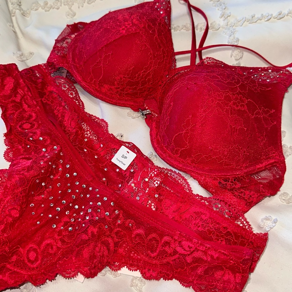 NWT matching red lace set